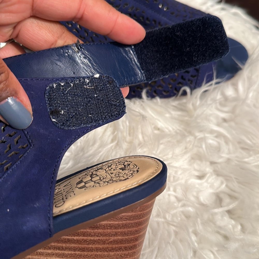Vince Camuto Perforated Leather
Sandals - Dastana Size 9.5 Blue Suede - Picture 11 of 11